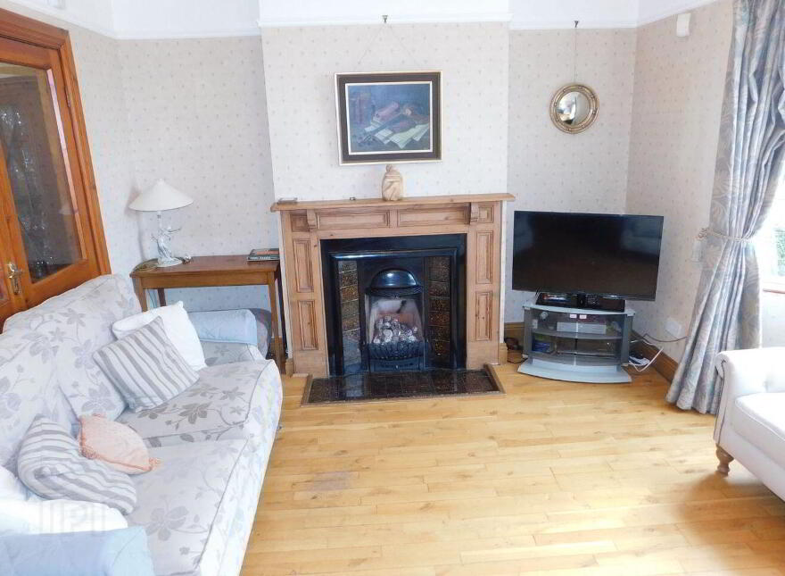 Stagmount, Lough Villas, The Lough, T12R1W2