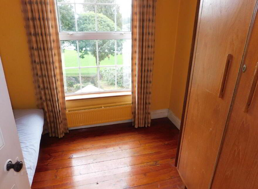Stagmount, Lough Villas, The Lough, T12R1W2