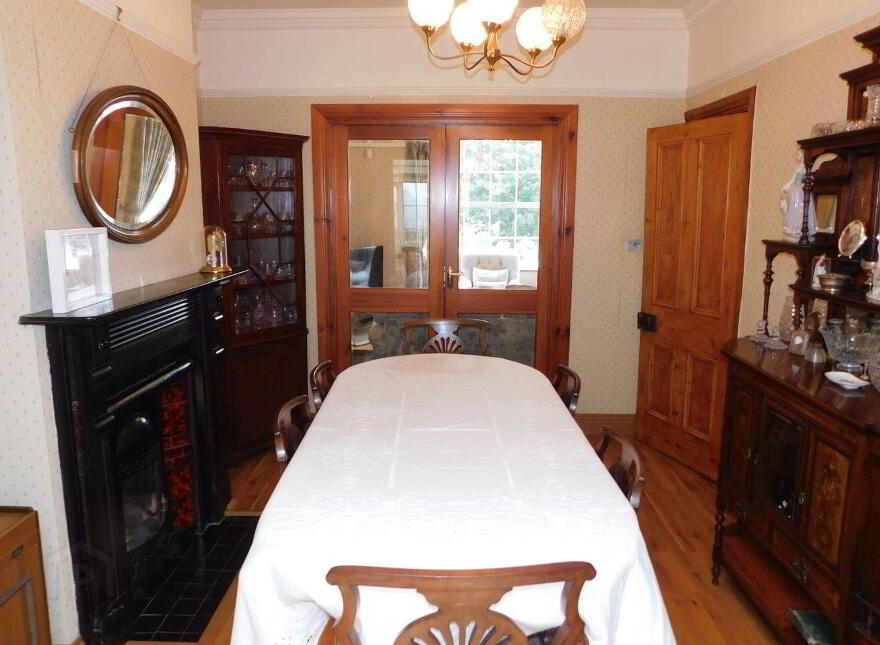 Stagmount, Lough Villas, The Lough, T12R1W2