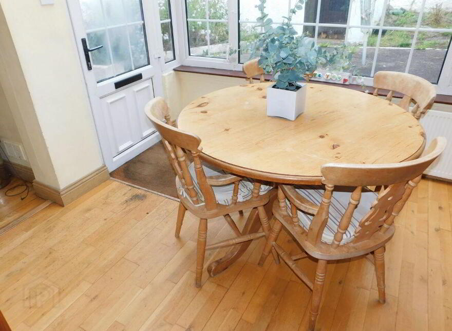 Stagmount, Lough Villas, The Lough, T12R1W2