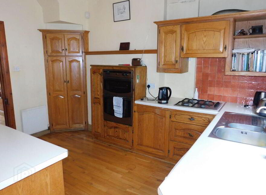 Stagmount, Lough Villas, The Lough, T12R1W2
