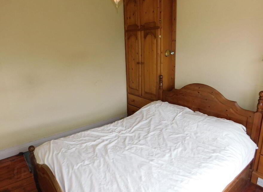 Stagmount, Lough Villas, The Lough, T12R1W2