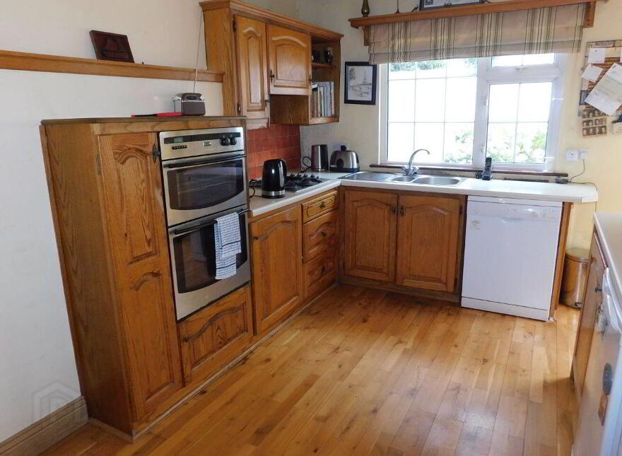 Stagmount, Lough Villas, The Lough, T12R1W2