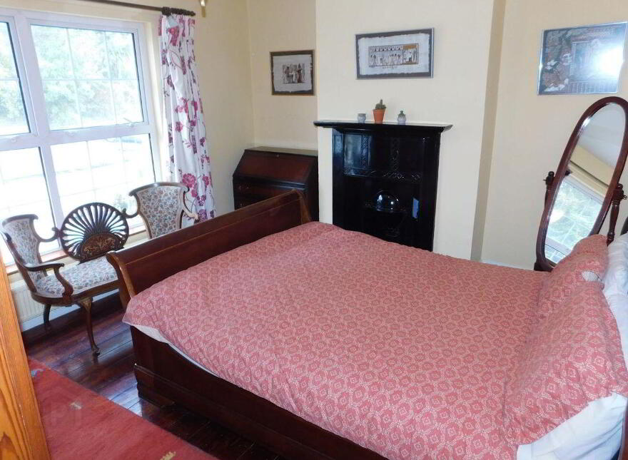 Stagmount, Lough Villas, The Lough, T12R1W2