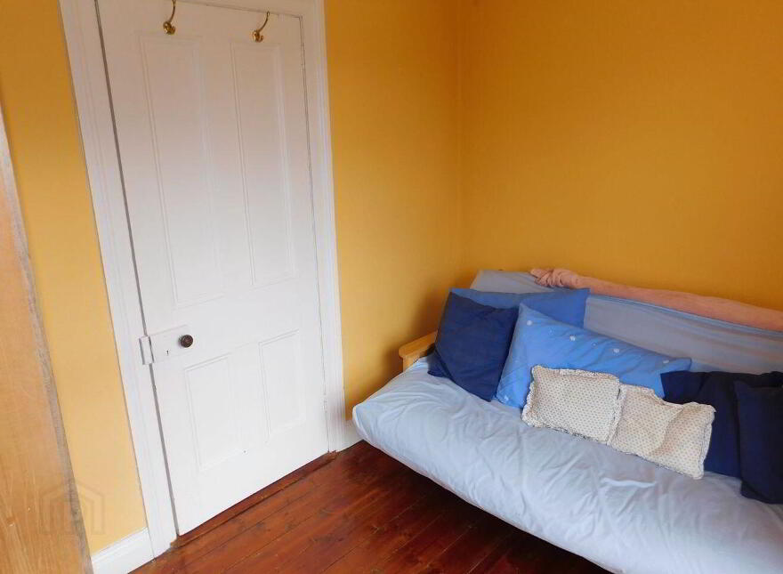 Stagmount, Lough Villas, The Lough, T12R1W2