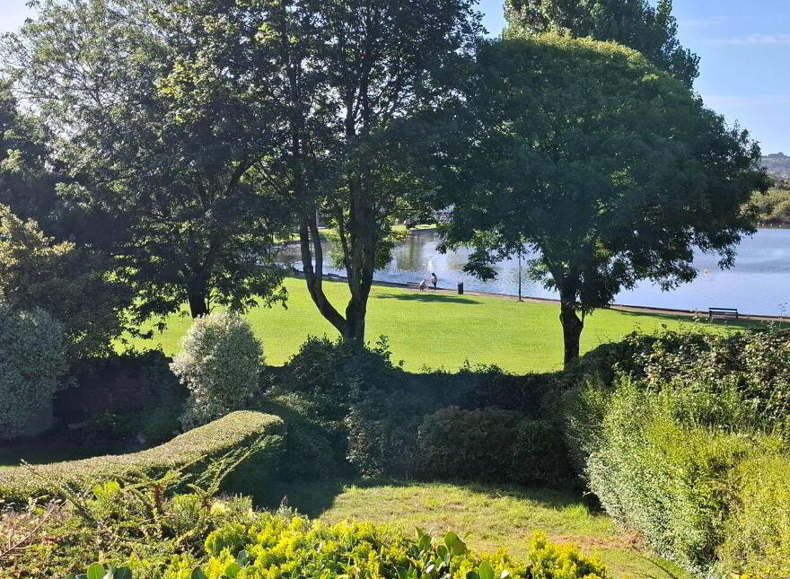 Stagmount, Lough Villas, The Lough, T12R1W2