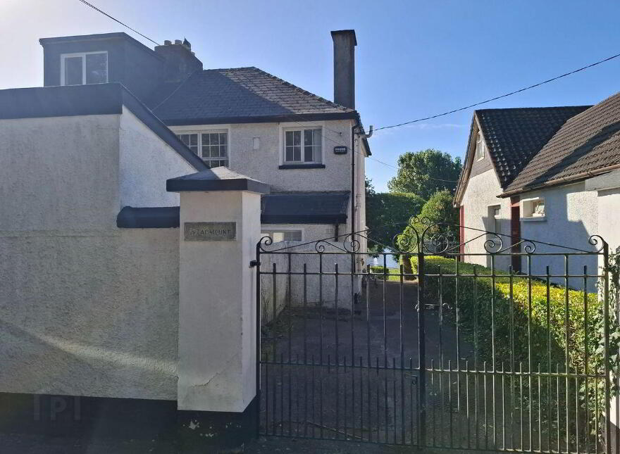Stagmount, Lough Villas, The Lough, T12R1W2