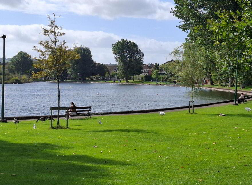 Stagmount, Lough Villas, The Lough, T12R1W2