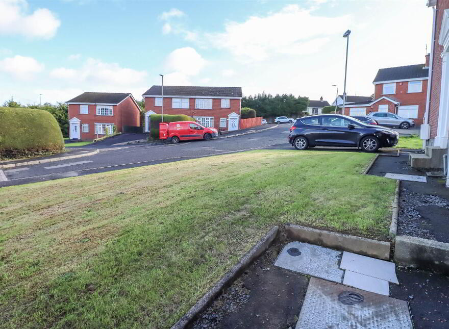 20b Dundonald Heights, Dundonald, Belfast, BT16 1XL
