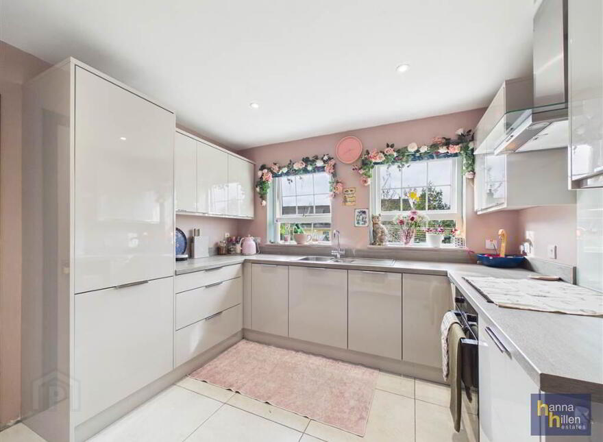 48 Carney Hall, Newry, BT34 1GB