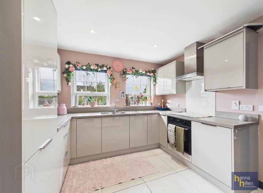 48 Carney Hall, Newry, BT34 1GB