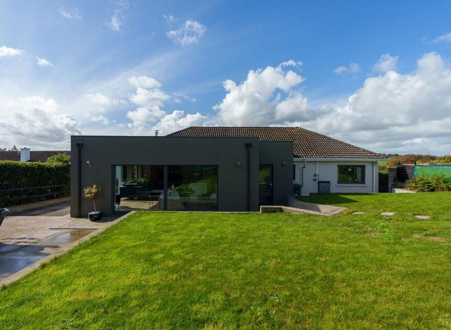 Gougane Lodge, Killanully, Ballygarvan, T12YAE7