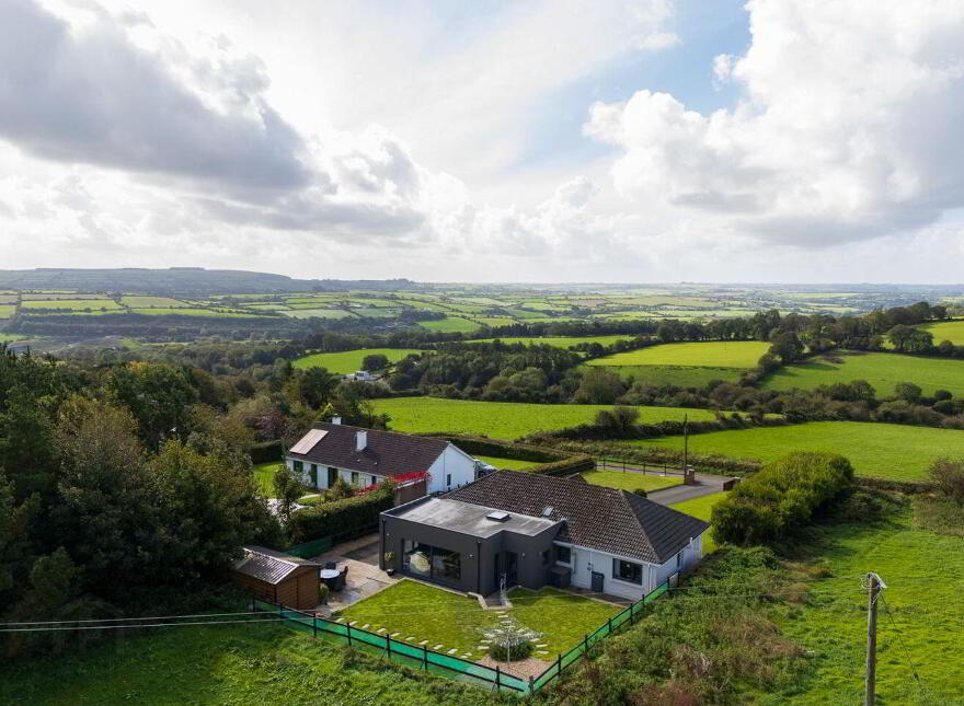 Gougane Lodge, Killanully, Ballygarvan, T12YAE7