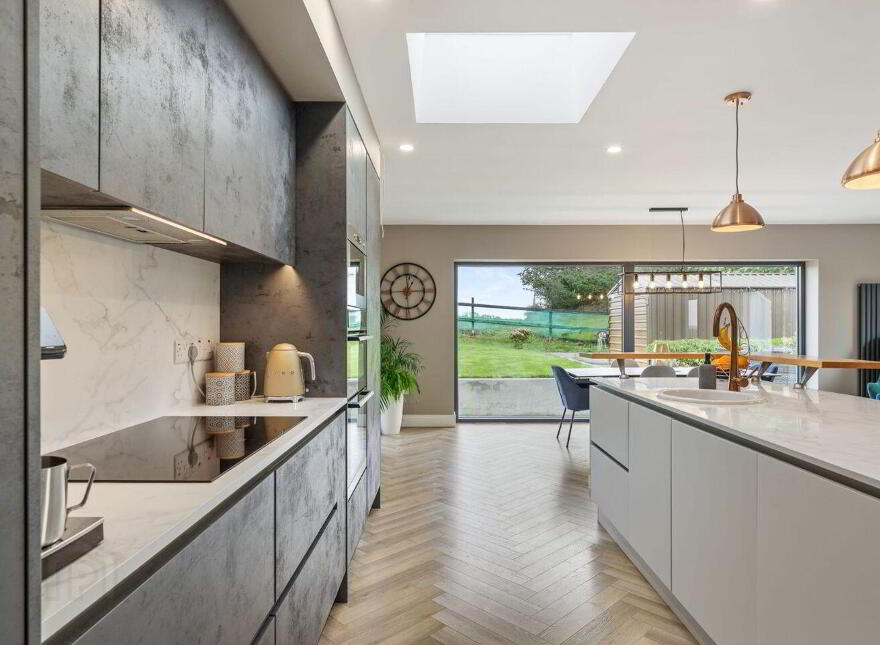 Gougane Lodge, Killanully, Ballygarvan, T12YAE7