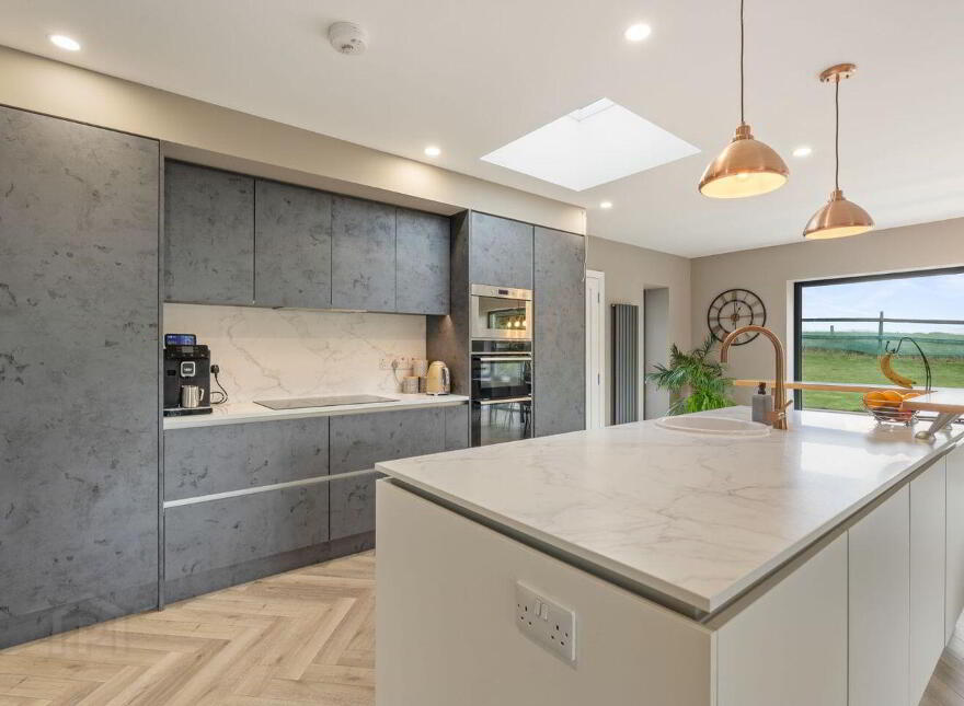 Gougane Lodge, Killanully, Ballygarvan, T12YAE7