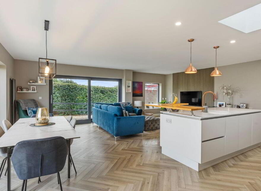 Gougane Lodge, Killanully, Ballygarvan, T12YAE7