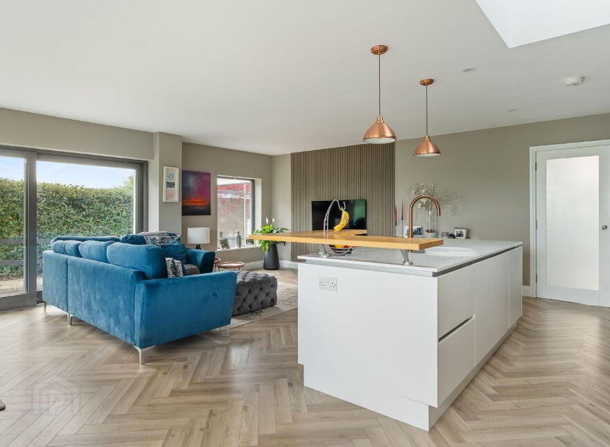 Gougane Lodge, Killanully, Ballygarvan, T12YAE7