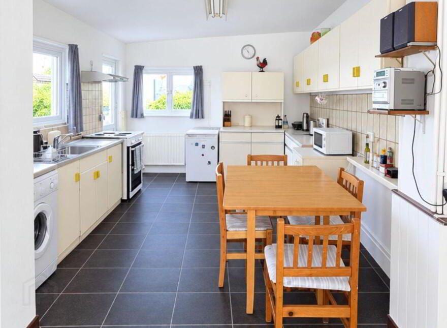 1 The Crescent, Miltown Malbay, Bealaclugga, V95D9K1