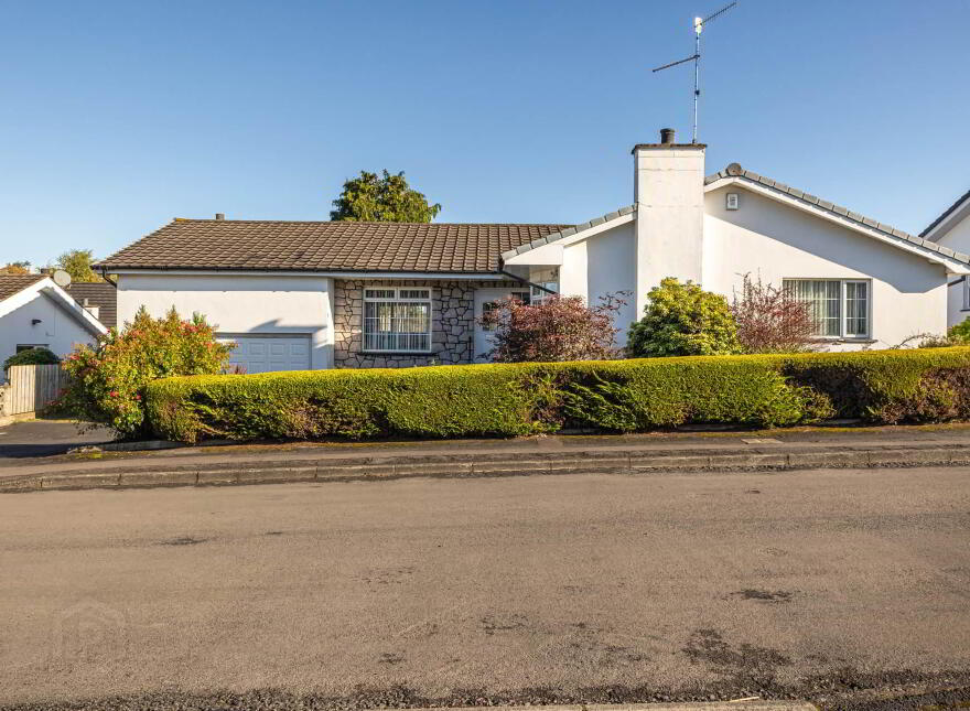 5 Meadowvale, Lisburn, BT27 5RX