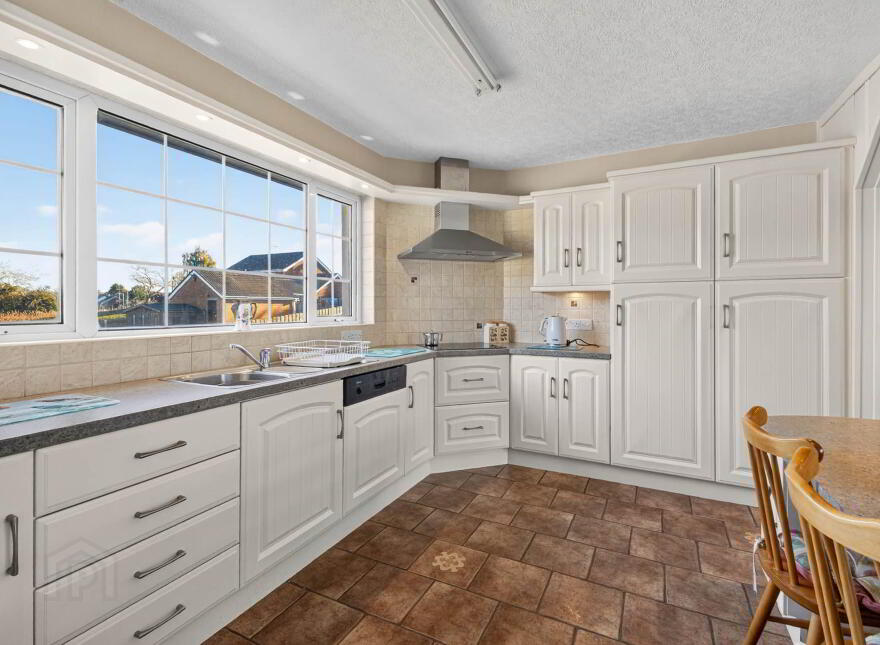 5 Meadowvale, Lisburn, BT27 5RX