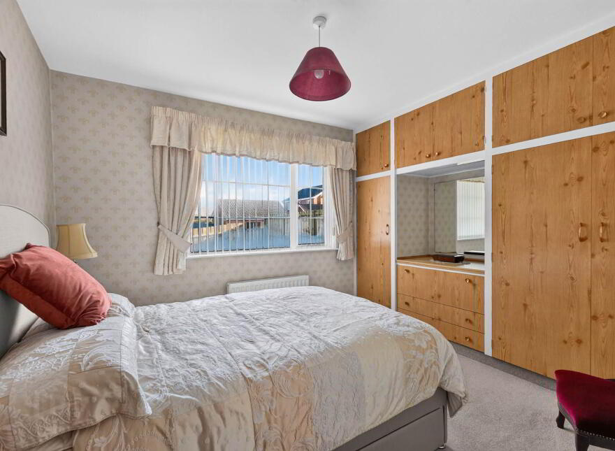 5 Meadowvale, Lisburn, BT27 5RX