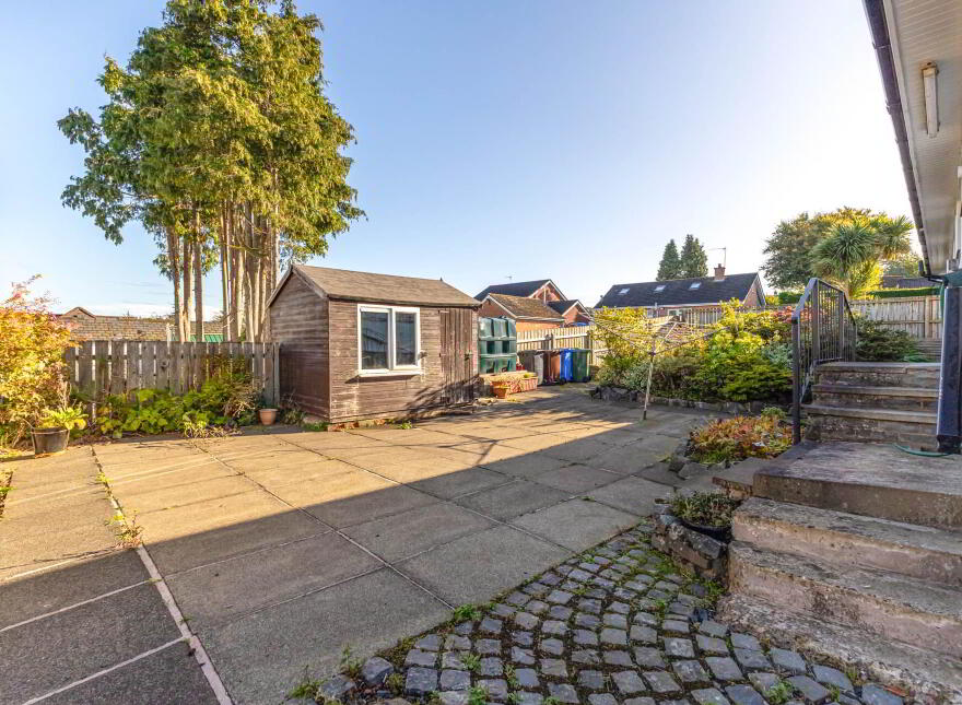 5 Meadowvale, Lisburn, BT27 5RX
