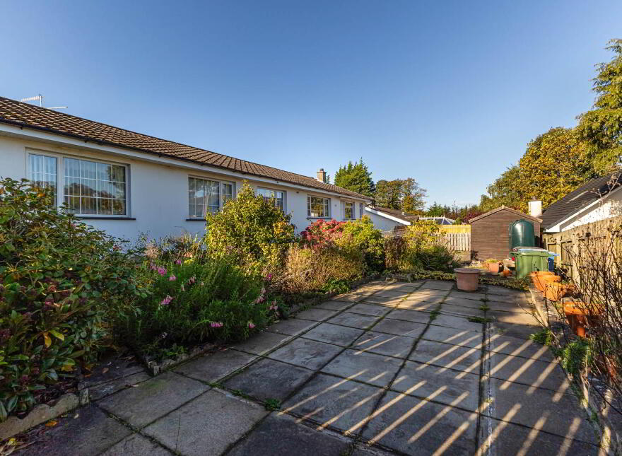 5 Meadowvale, Lisburn, BT27 5RX