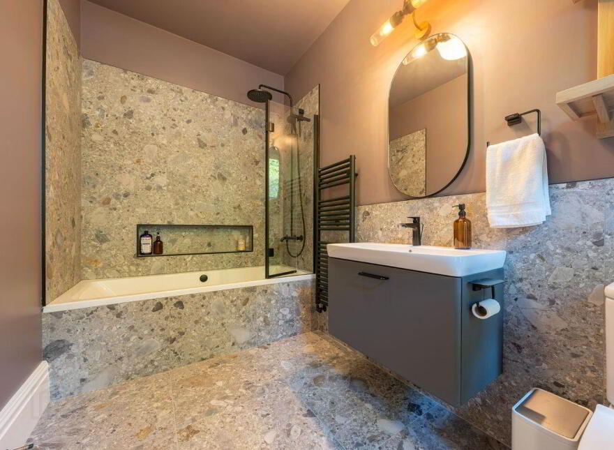 Leighmoney House, Leighmoney More, Dunderrow, Kinsale, P17HW84