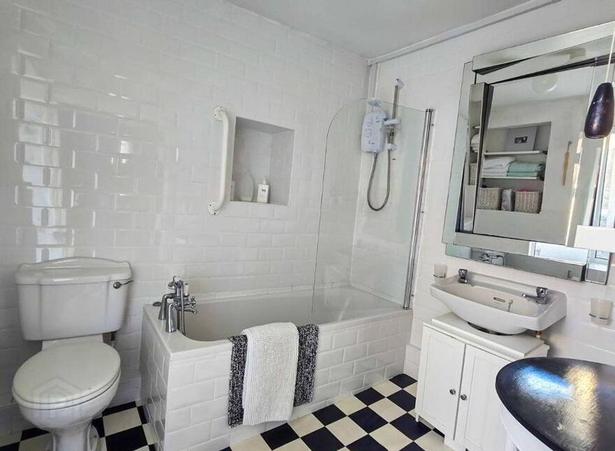 2 Eglinton Terrace, Friar Street, Youghal, P36WP21
