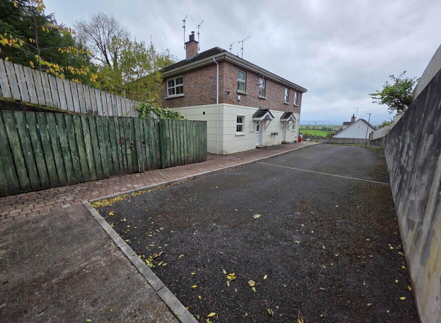 36 Hollybank, Lisnaskea, BT92 0GE