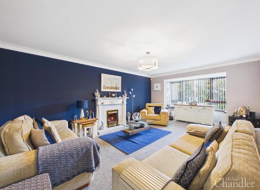 5 Garland Crescent, Belfast, BT8 6YJ