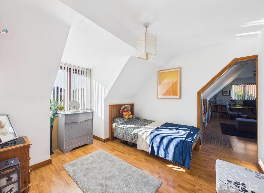5 Garland Crescent, Belfast, BT8 6YJ