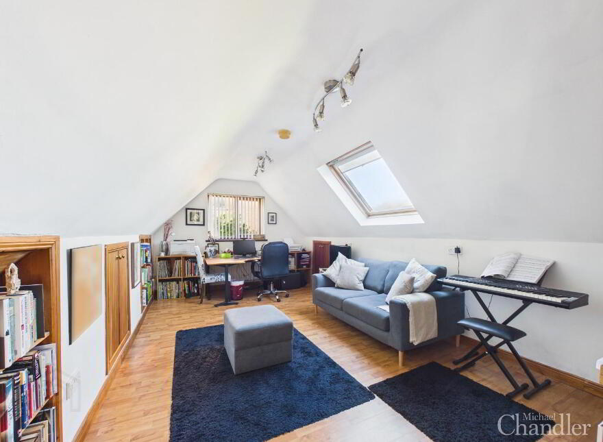 5 Garland Crescent, Belfast, BT8 6YJ