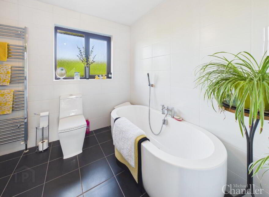 5 Garland Crescent, Belfast, BT8 6YJ