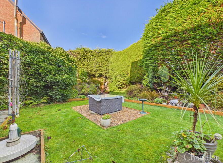 5 Garland Crescent, Belfast, BT8 6YJ
