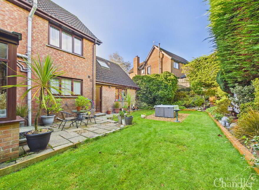5 Garland Crescent, Belfast, BT8 6YJ