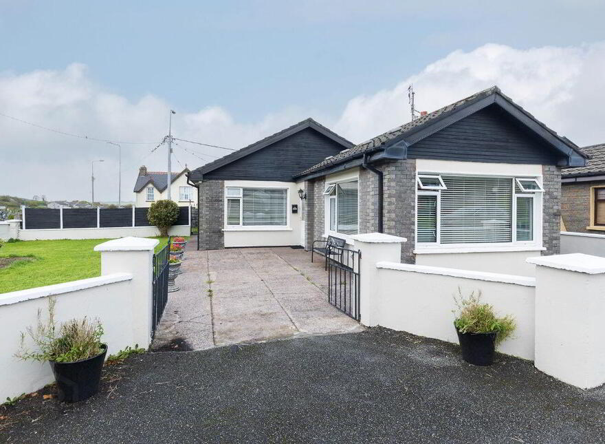 12 Elton Estate, Carrignafoy, Cobh, P24V090