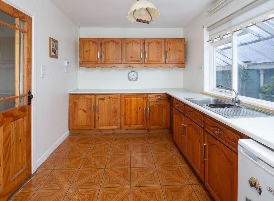 12 Elton Estate, Carrignafoy, Cobh, P24V090