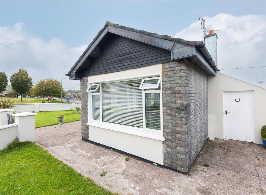 12 Elton Estate, Carrignafoy, Cobh, P24V090