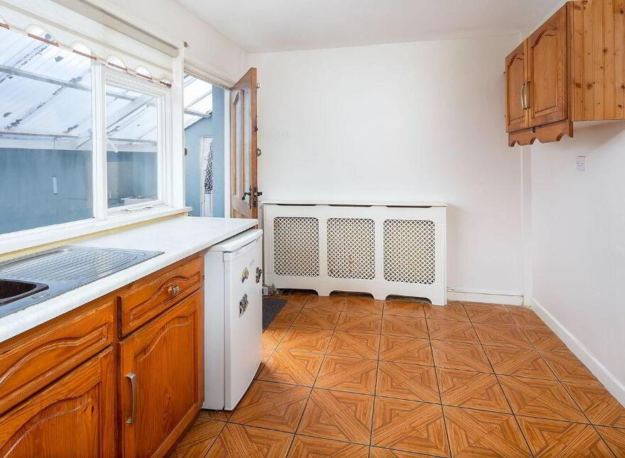 12 Elton Estate, Carrignafoy, Cobh, P24V090