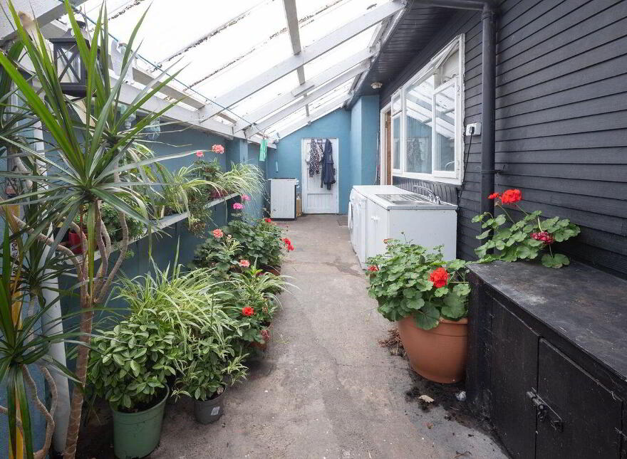 12 Elton Estate, Carrignafoy, Cobh, P24V090