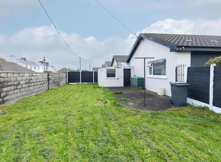 12 Elton Estate, Carrignafoy, Cobh, P24V090
