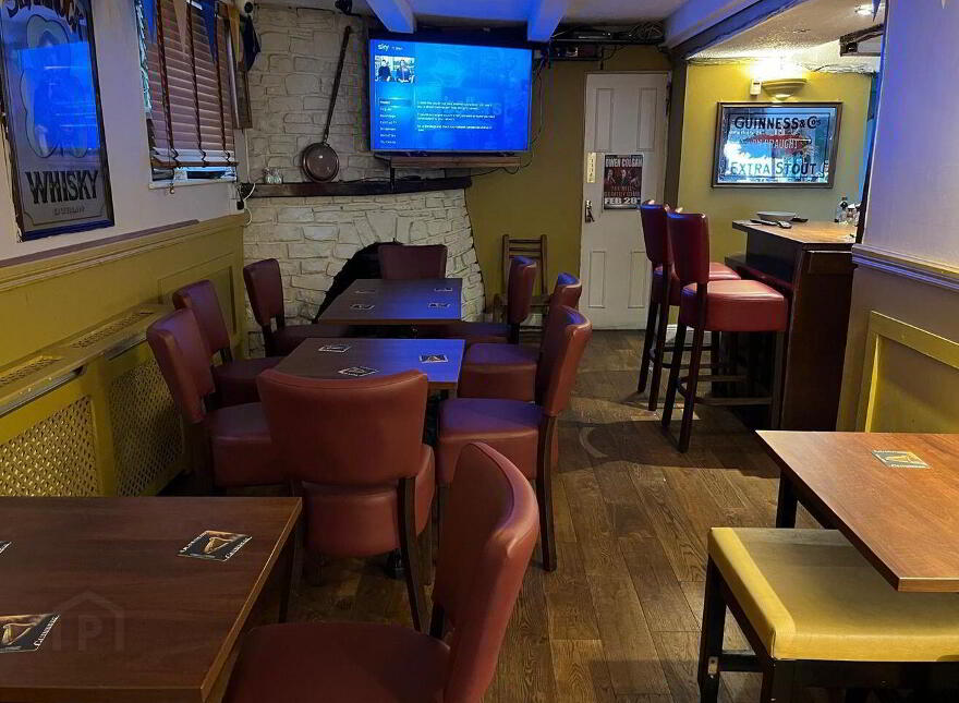 The Hill Inn, Barrack St, Cahir, E21VF95