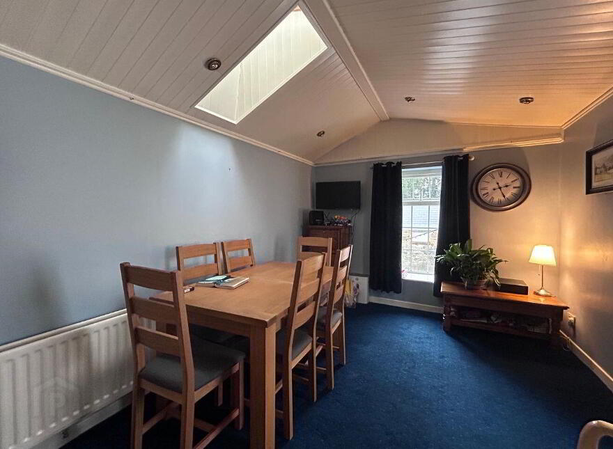 The Hill Inn, Barrack St, Cahir, E21VF95