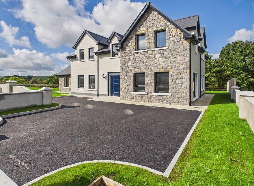 Harbour Court, Lecarrow, Lecarrow, F42X297
