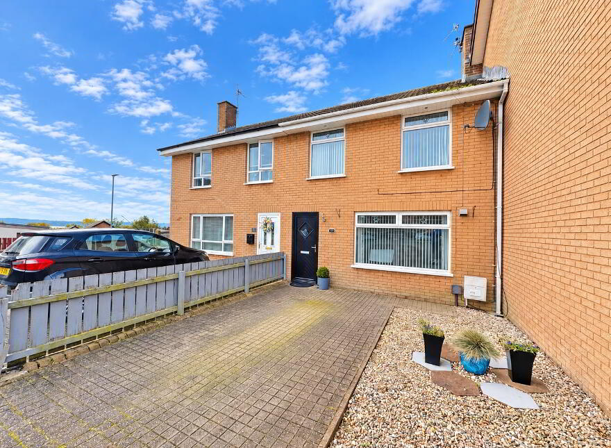 20 Dunluskin Crescent, Carrickfergus, BT38 7SB