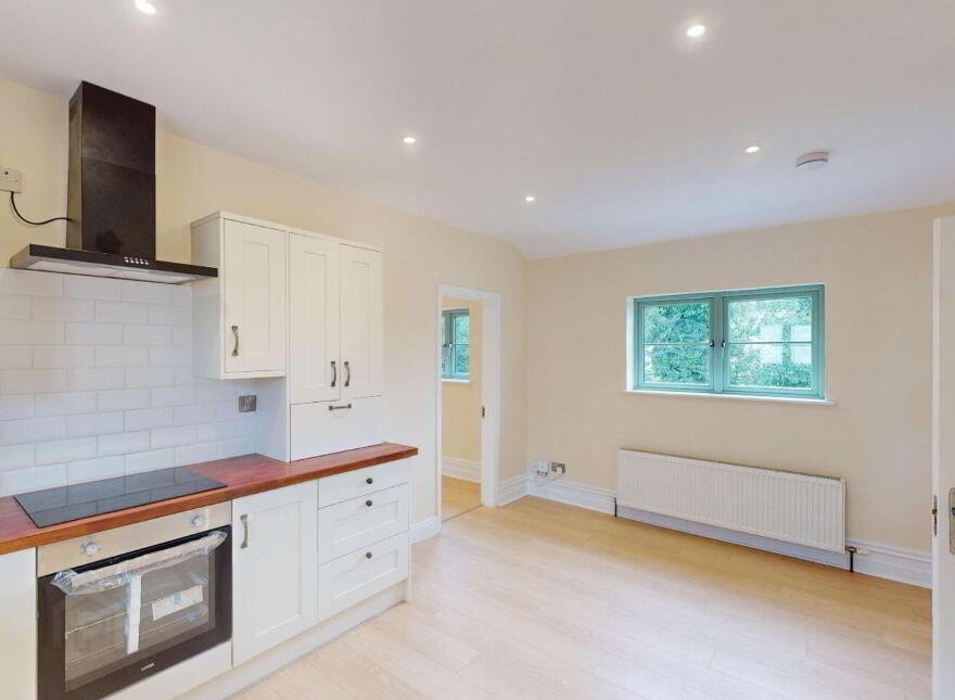 37 Cavan Road, Cootehill, H16A448