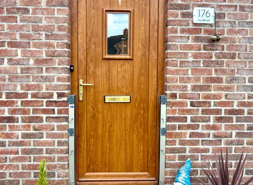 176 Ivy Mead, Waterside, L'Derry, BT47 3WX