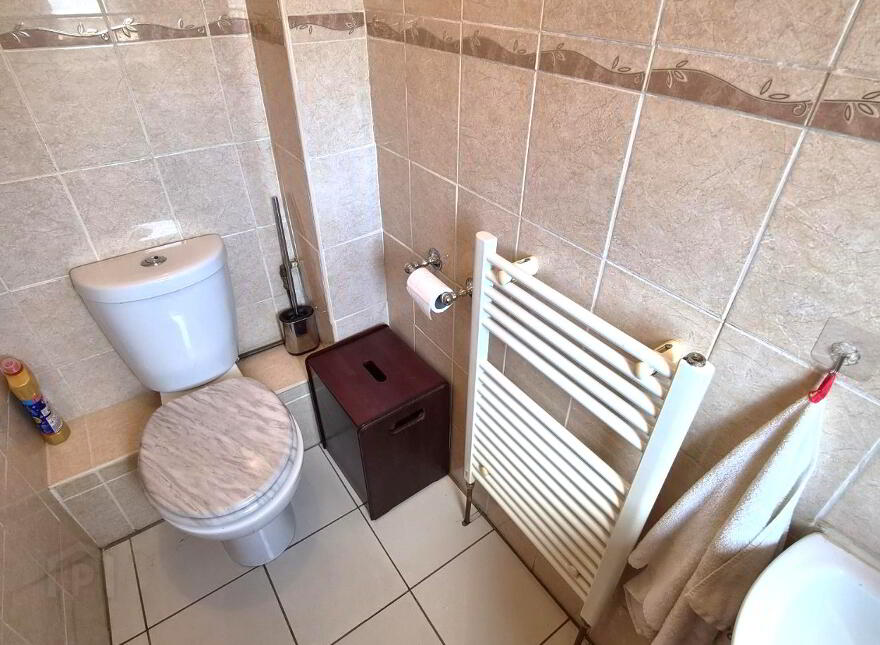Melmore Gardens, Creggan, L'Derry, BT48 9NE
