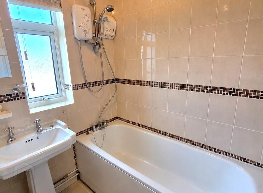 Melmore Gardens, Creggan, L'Derry, BT48 9NE